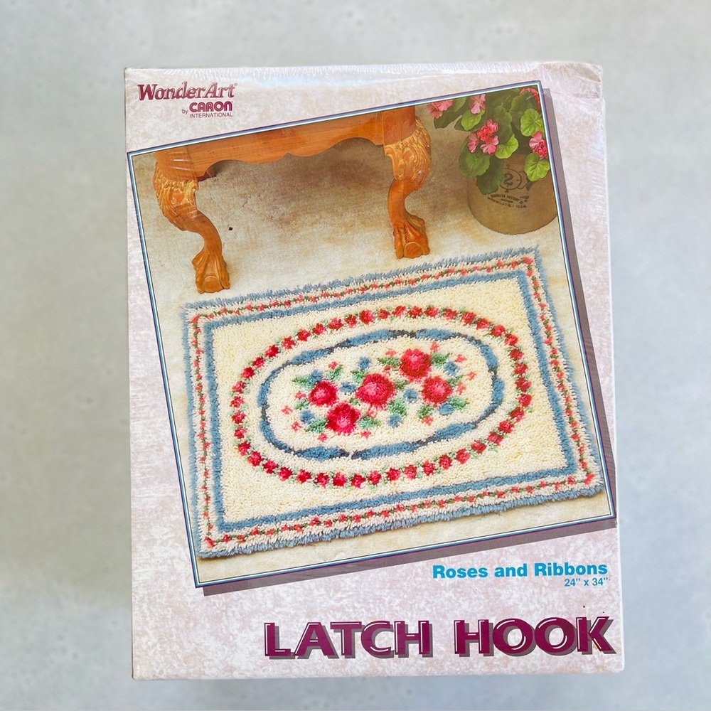 NIB Vintage WonderArt by Caron Roses and Ribbons Latch Hook Rug Kit 24”x34”